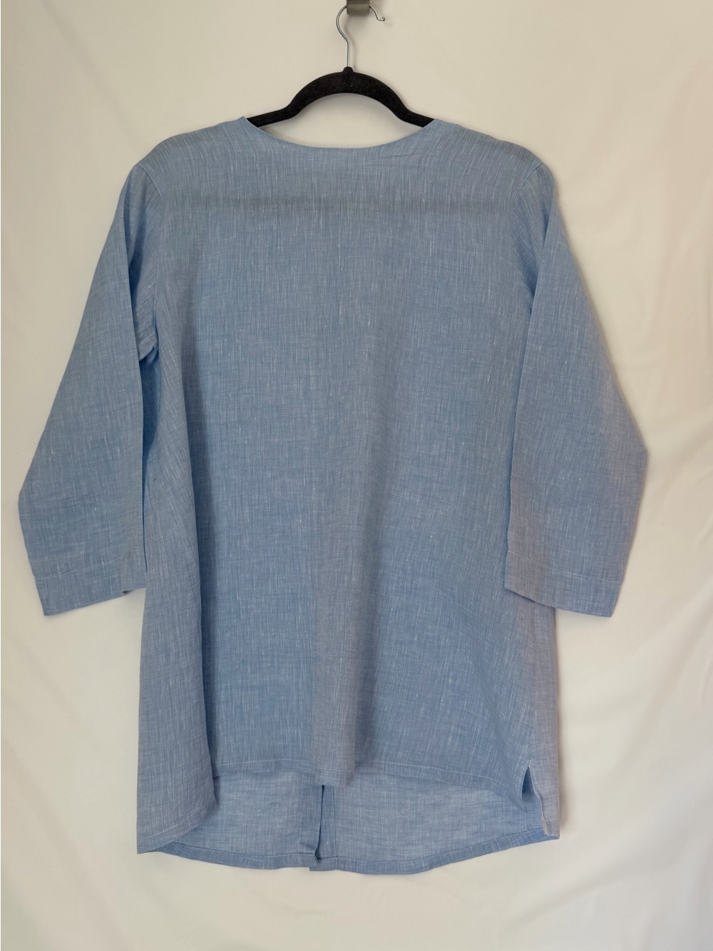 Amina Rubinacci, 3/4 sleeve, buttons up the back, linen, great condition.